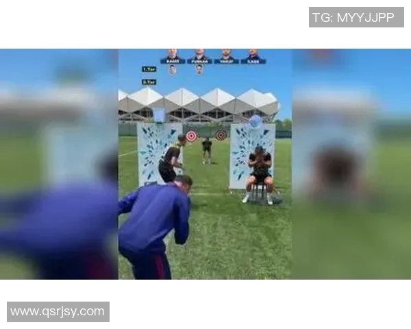 足球明星抠脚趣味瞬间大集合让我们一起欣赏他们的搞笑时刻